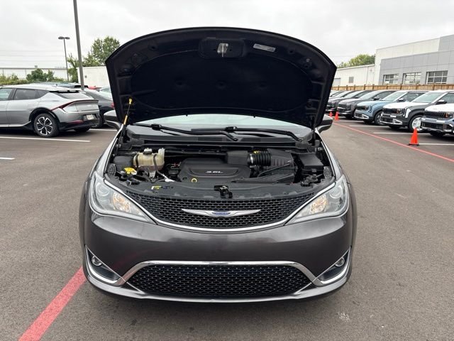 Used 2019 Crystal Metallic Chrysler Touring L Plus image 38