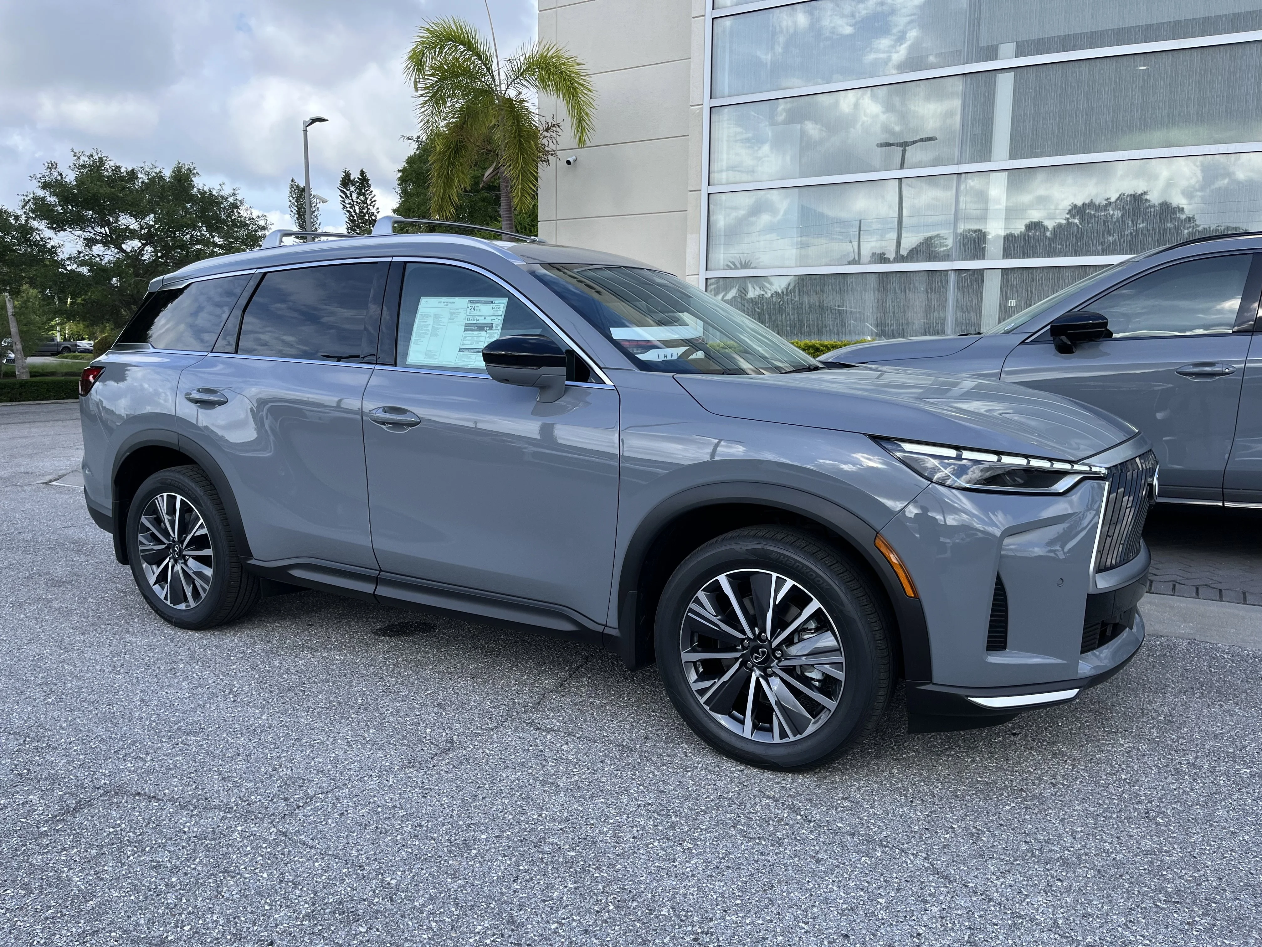 New 2027 Harbor Gray INFINITI LUXE image 8