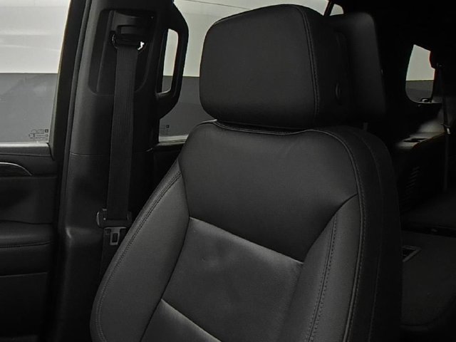 Used 2022 Black Chevrolet Z71 image 39
