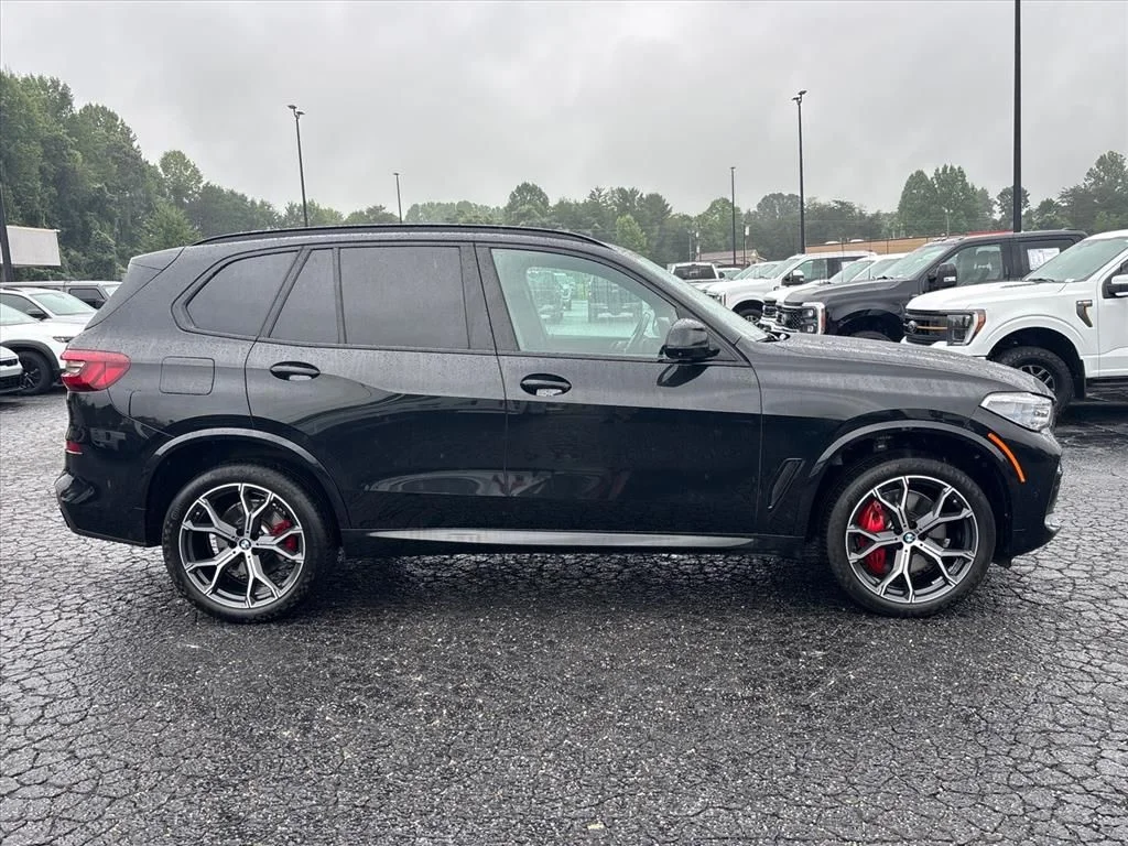 Used 2022 Black BMW sDrive40i image 9