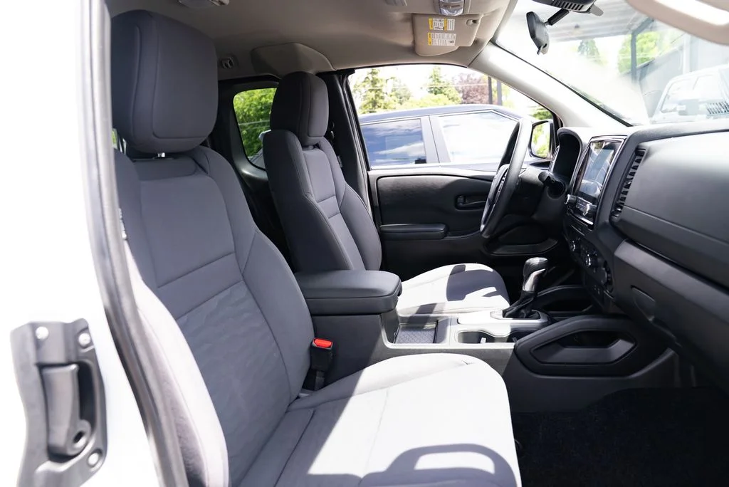 Used 2022 White Nissan S image 19