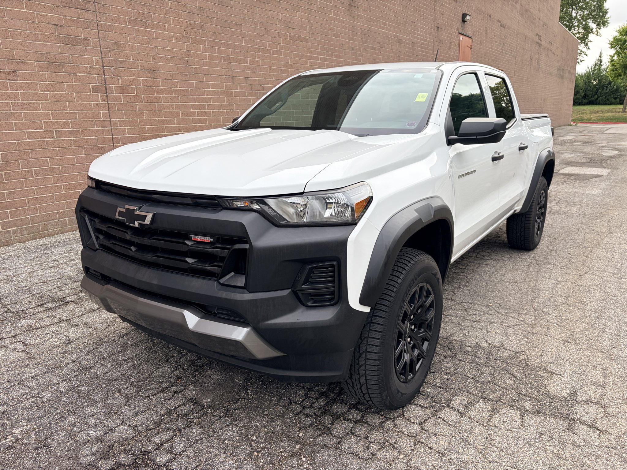 Used 2023 Summit White Chevrolet 4WD Trail Boss image 1