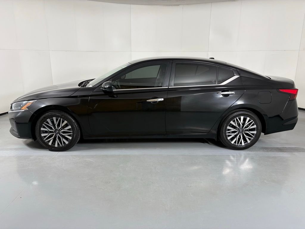 Used 2023 Black Nissan 2.5 SV image 5