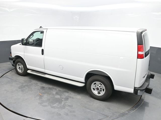 Used 2025 White GMC Work Van image 27