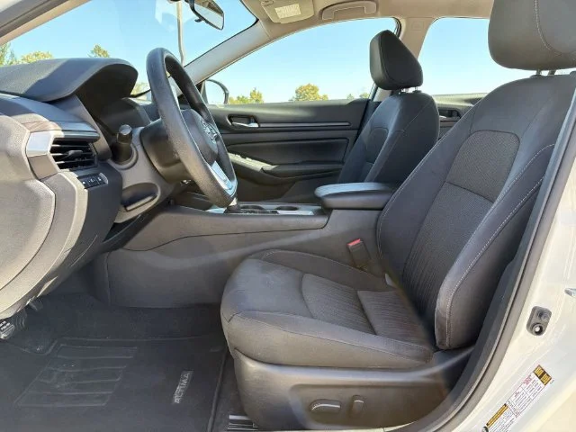 Used 2025 White Nissan 2.5 SV image 9