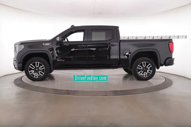Used 2025  GMC AT4 image 13