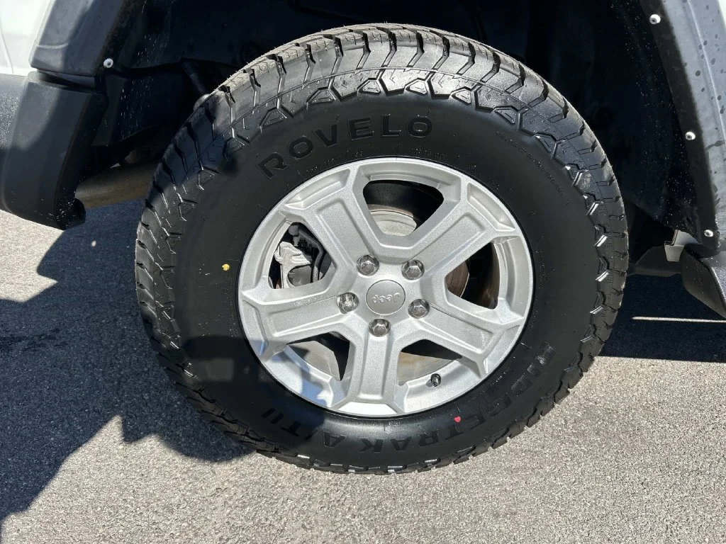 Used 2021 White Jeep Sport S image 19