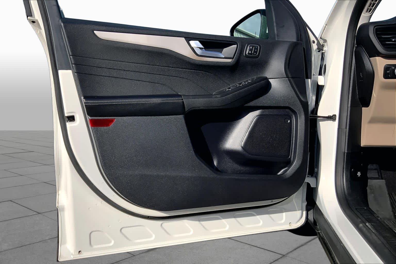 Used 2022 Star White Metallic Tri-Coat Ford SEL image 20