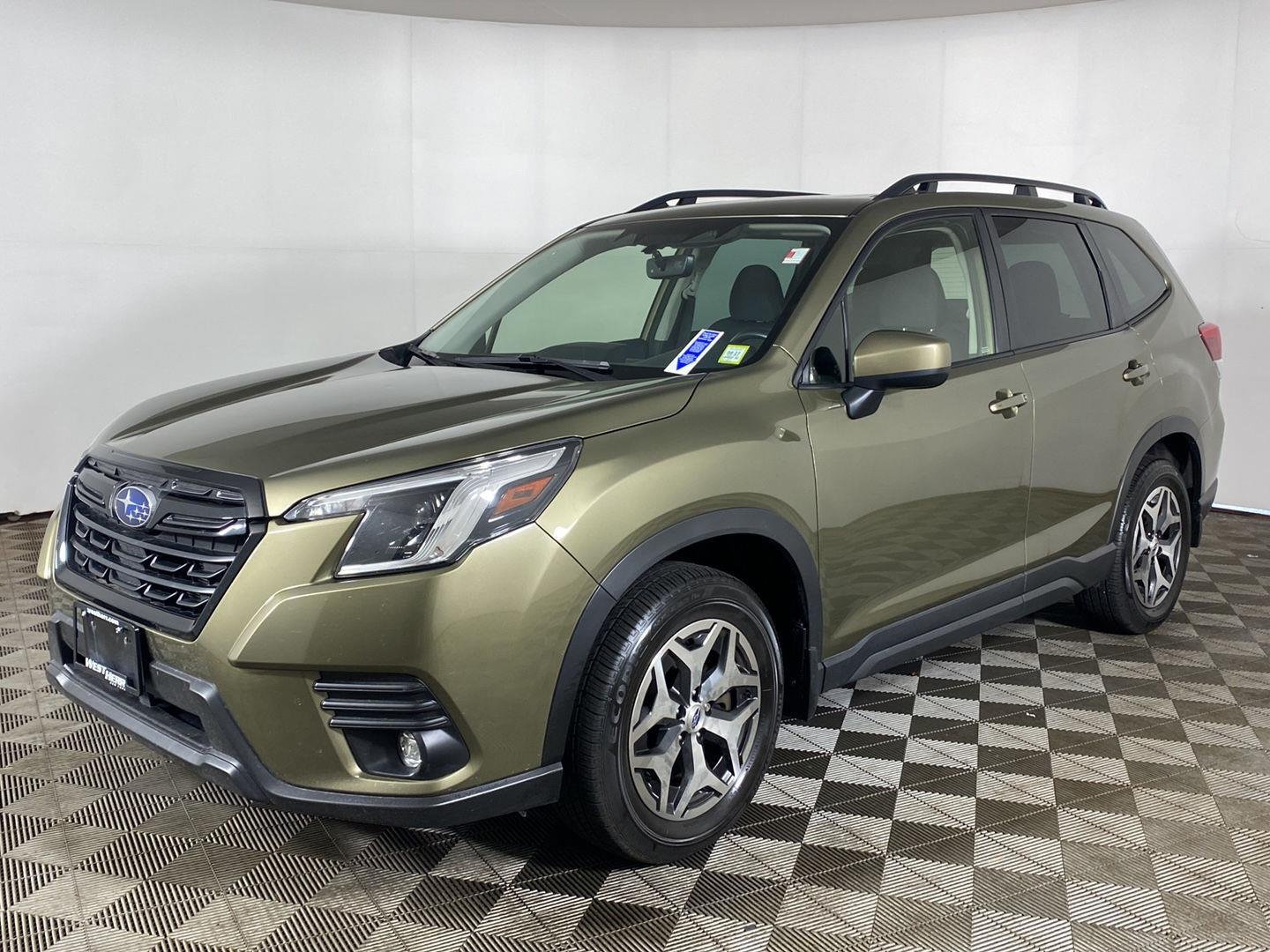 Used 2024 Autumn Green Metallic Subaru Premium image 10