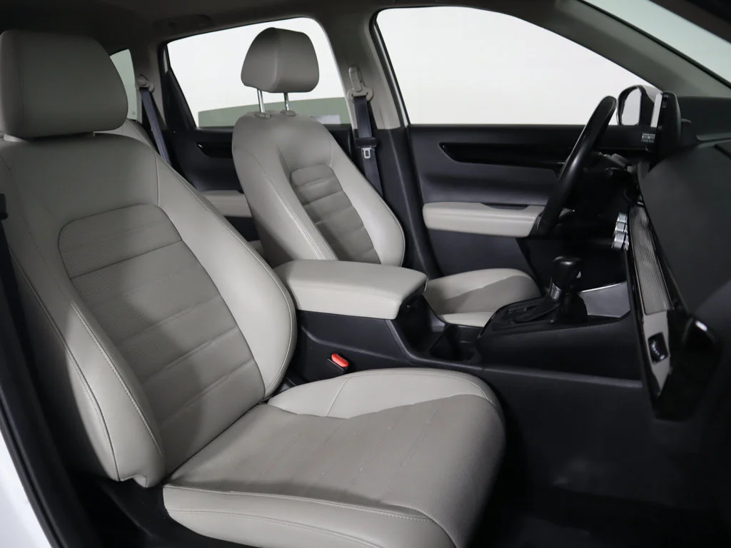 Used 2024 Platinum White Pearl Honda EX-L image 31