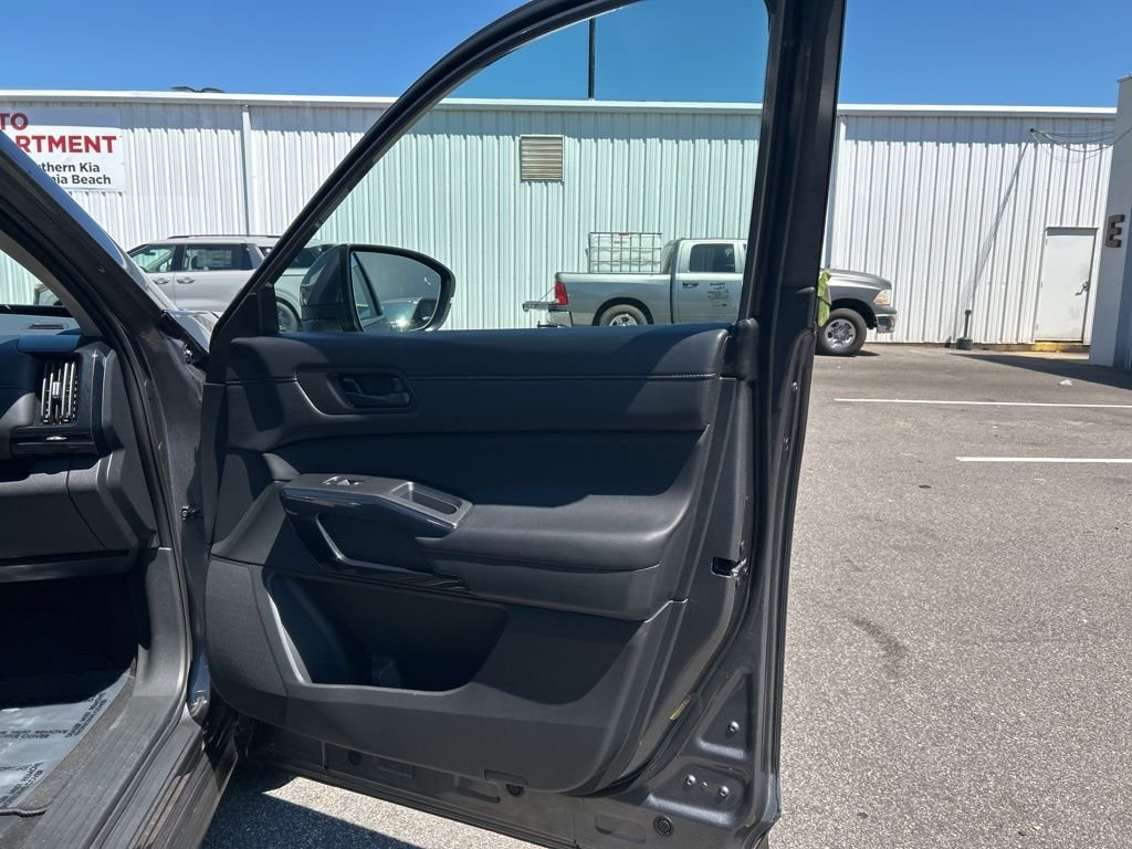 Used 2025 Gray Nissan SV image 24