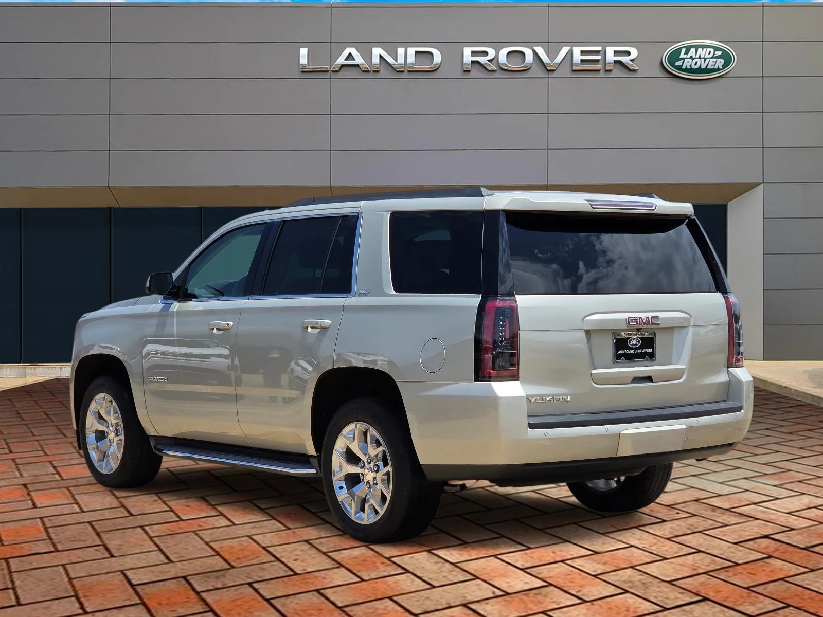 Used 2015 CHAMPAGNE SILVER METALLIC GMC SLT image 6