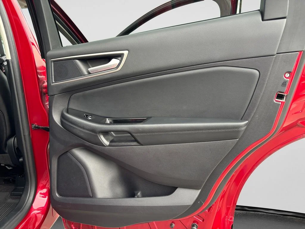 Used 2020 Red Ford SEL image 45