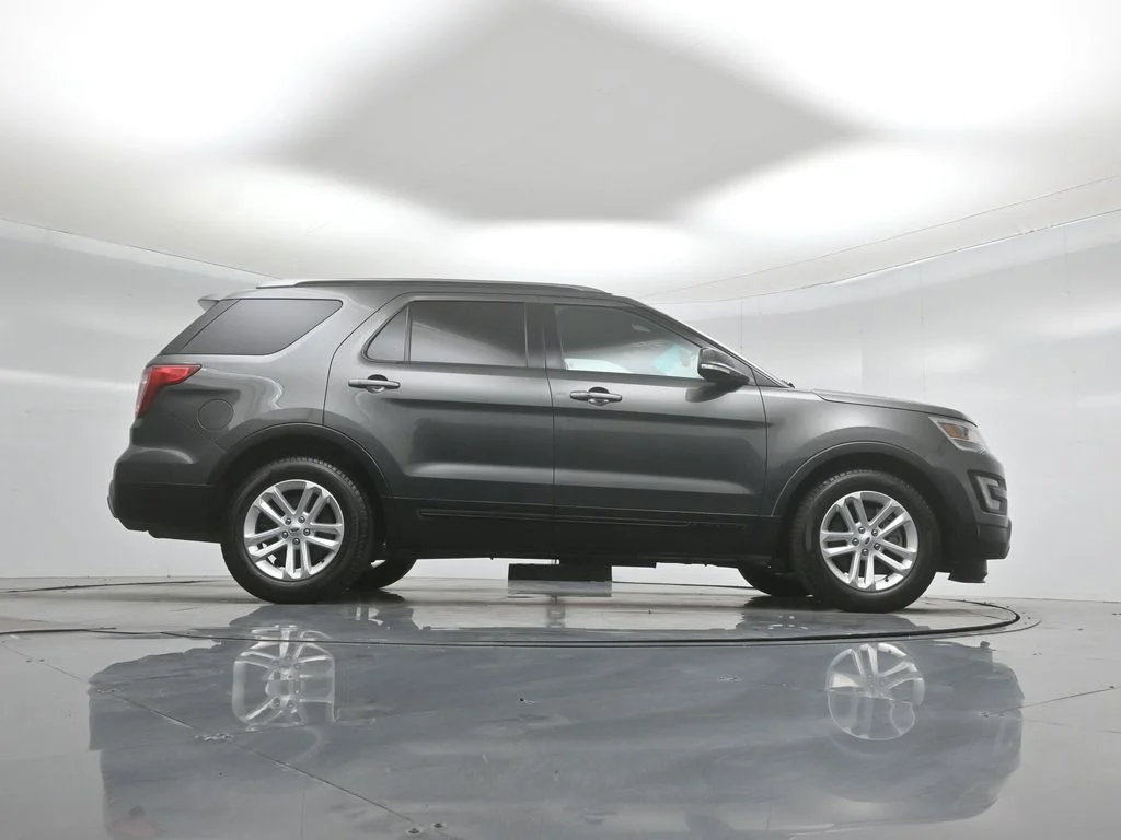 Certified Used 2017 Gray Ford XLT image 48