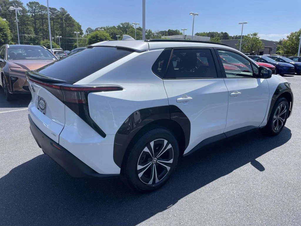 2024 Toyota bZ4X XLE - Photo 10