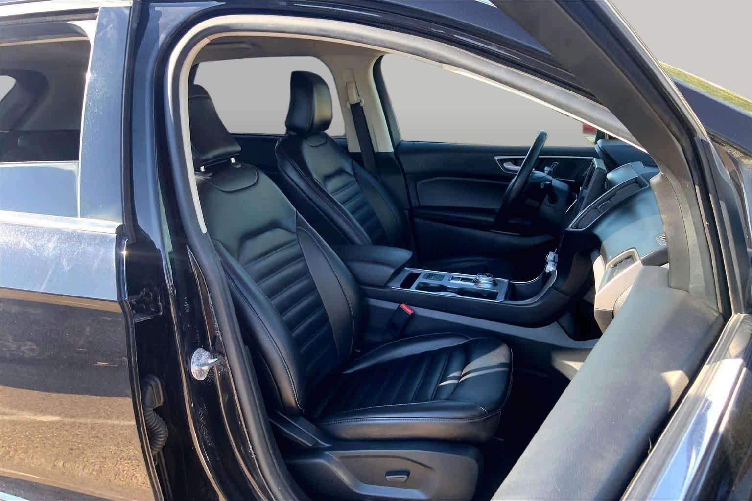 Certified Used 2022 Agate Black Metallic Ford SEL image 9