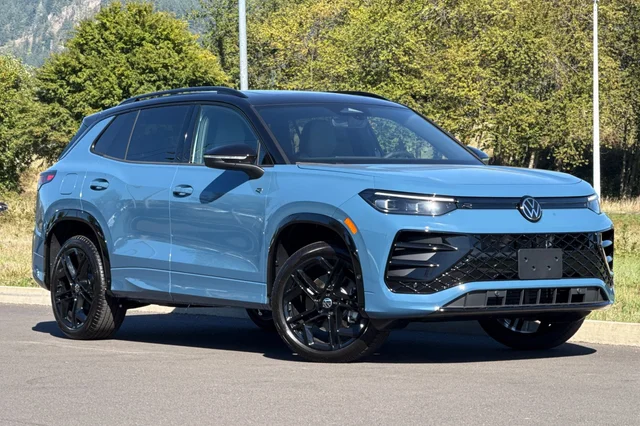 2026 Volkswagen Tiguan SE R-Line Black