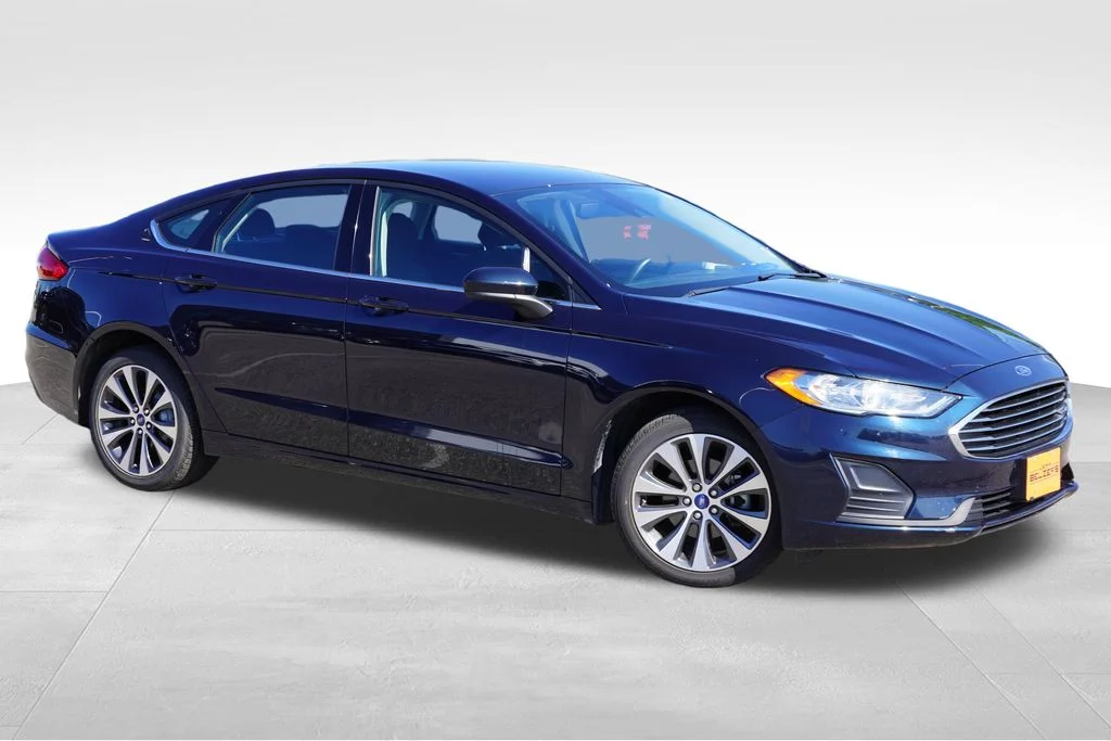 Used 2020 Blue Ford SE image 2