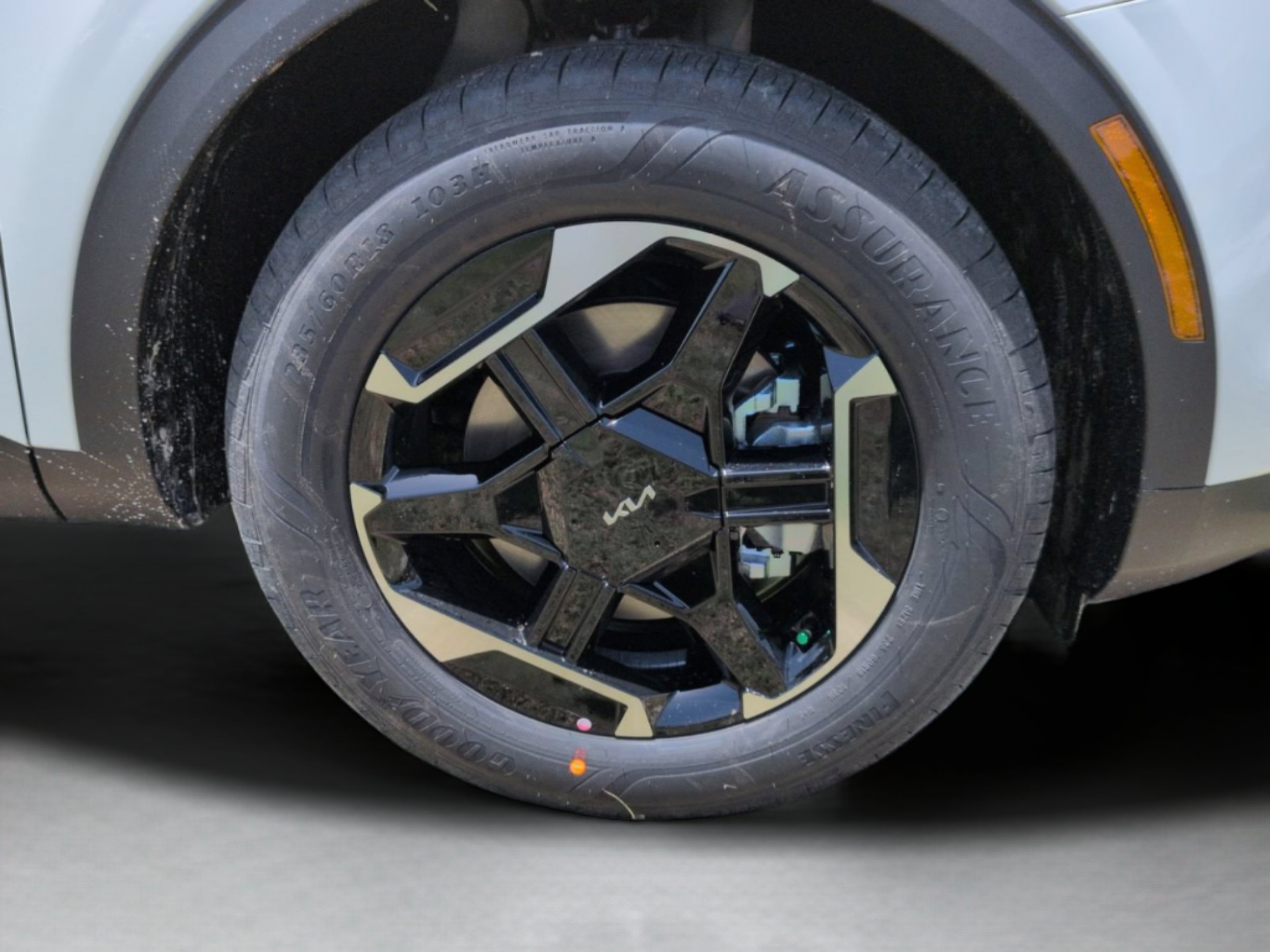 New 2027 Snow White Pearl Kia LX image 28