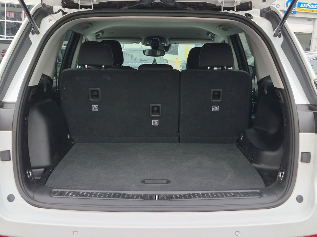 Used 2024 White Jeep Laredo image 8