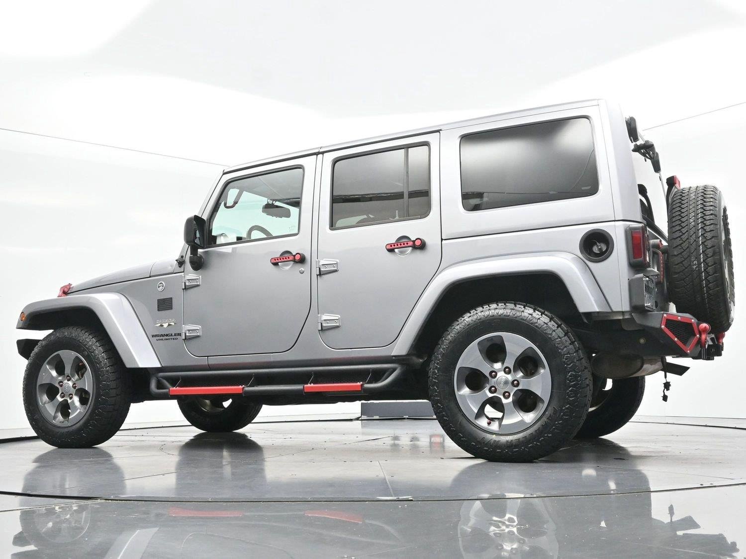 Used 2017 Billet Silver Metallic Clearcoat Jeep Sahara image 52