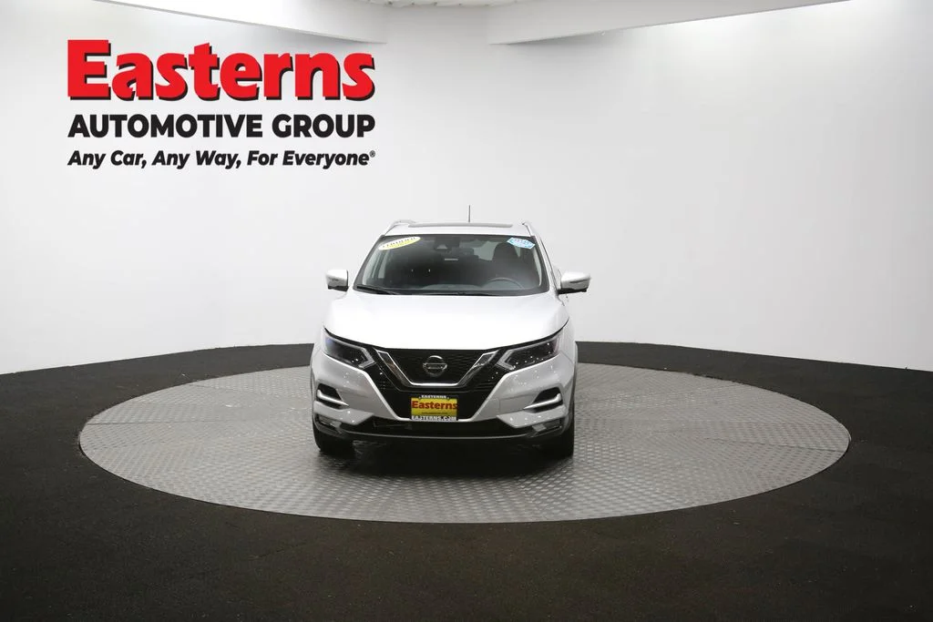 Used 2022 Silver Nissan SL image 52