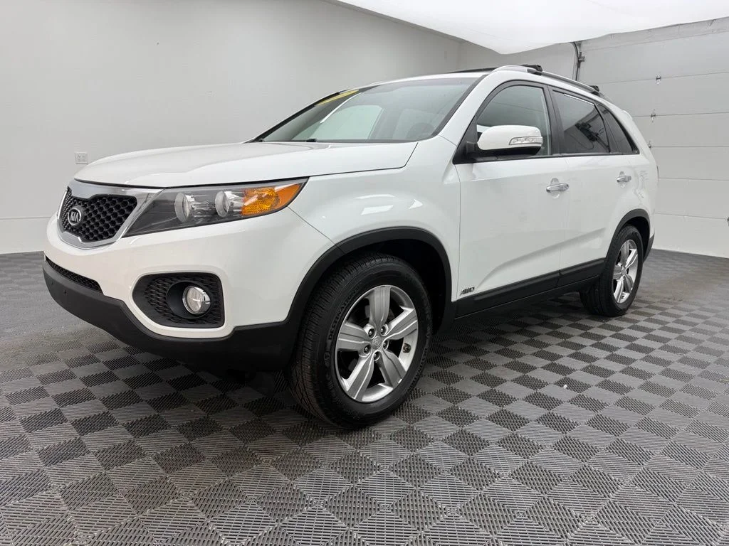 Used 2012 White Kia EX image 2