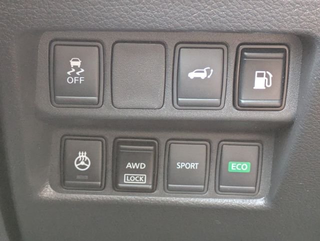 Used 2018 Gray Nissan SV image 22