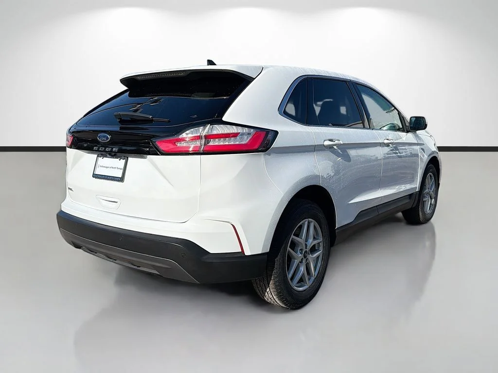 Used 2022 White Ford SEL image 3
