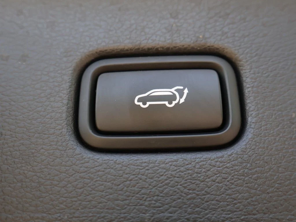 Used 2024 White Hyundai SEL image 22
