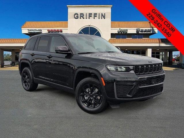 New 2026 Diamond Black Crystal Pearl-Coat Exterior Paint Jeep Laredo image 2