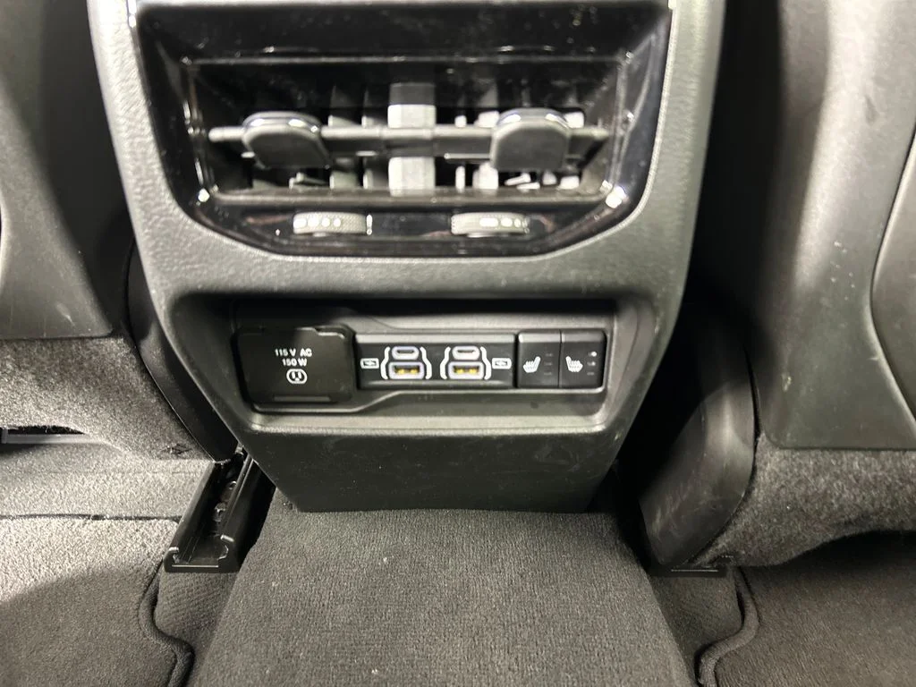 Used 2024 Silver Jeep 4xe image 18