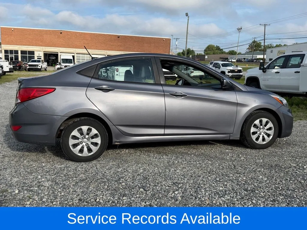 Used 2017 Gray Hyundai SE image 3