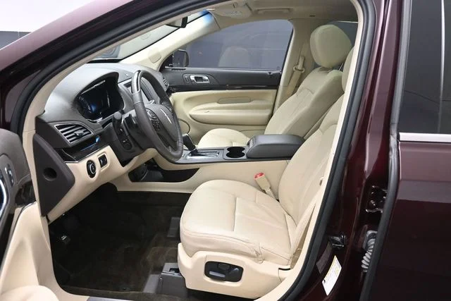 Used 2019 Burgundy Velvet Metallic Tinted Clearcoat Lincoln Reserve image 10