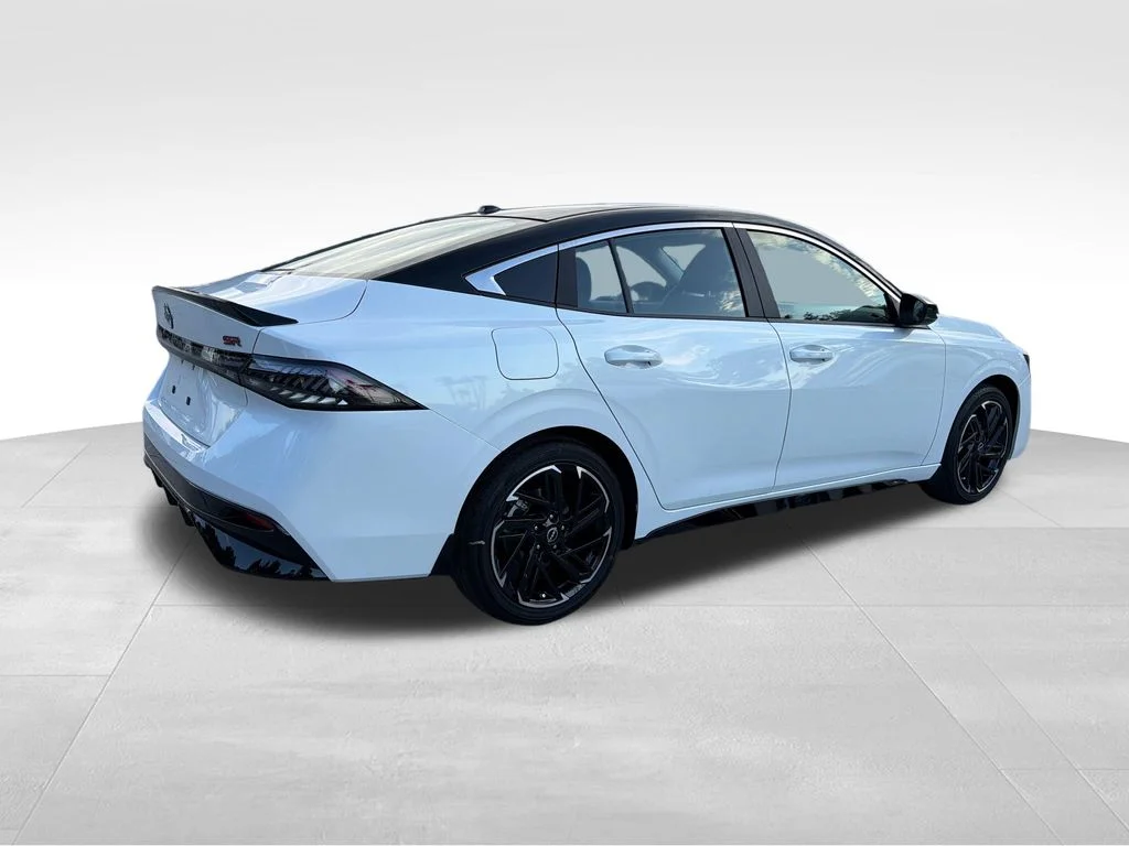 New 2026 Aspen White TriCoat / Super Black Two-tone Nissan SR image 8