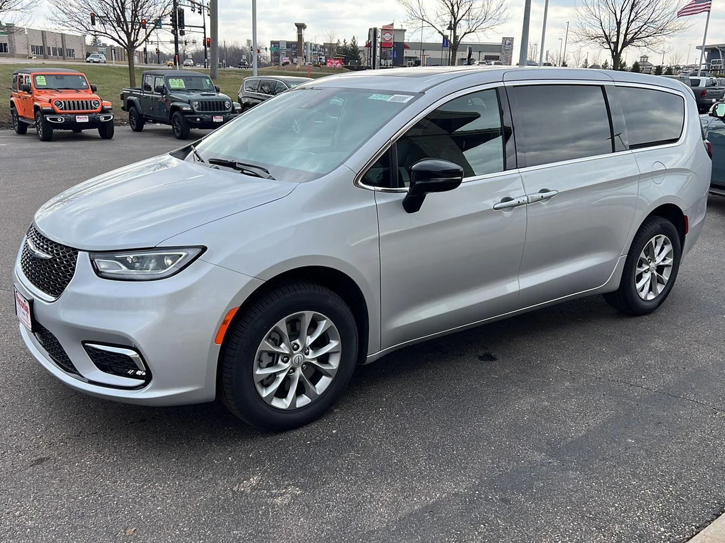 2026 Chrysler Pacifica Select AWD's photo