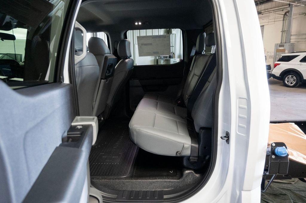 New 2026 Oxford White Ford XL image 17