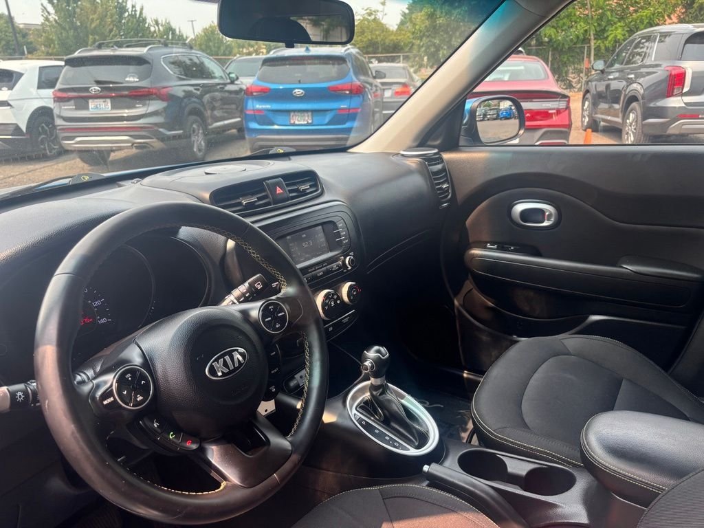Used 2016 Blue Kia Plus image 18