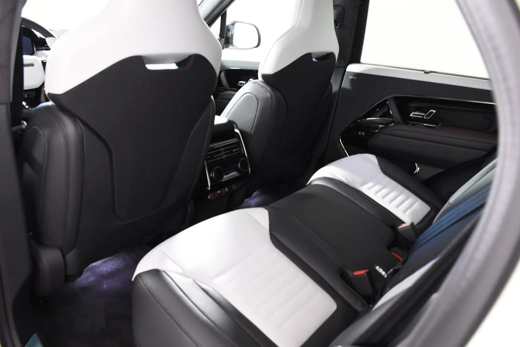 New 2026 Ostuni Prl Whi Land Rover SV image 26
