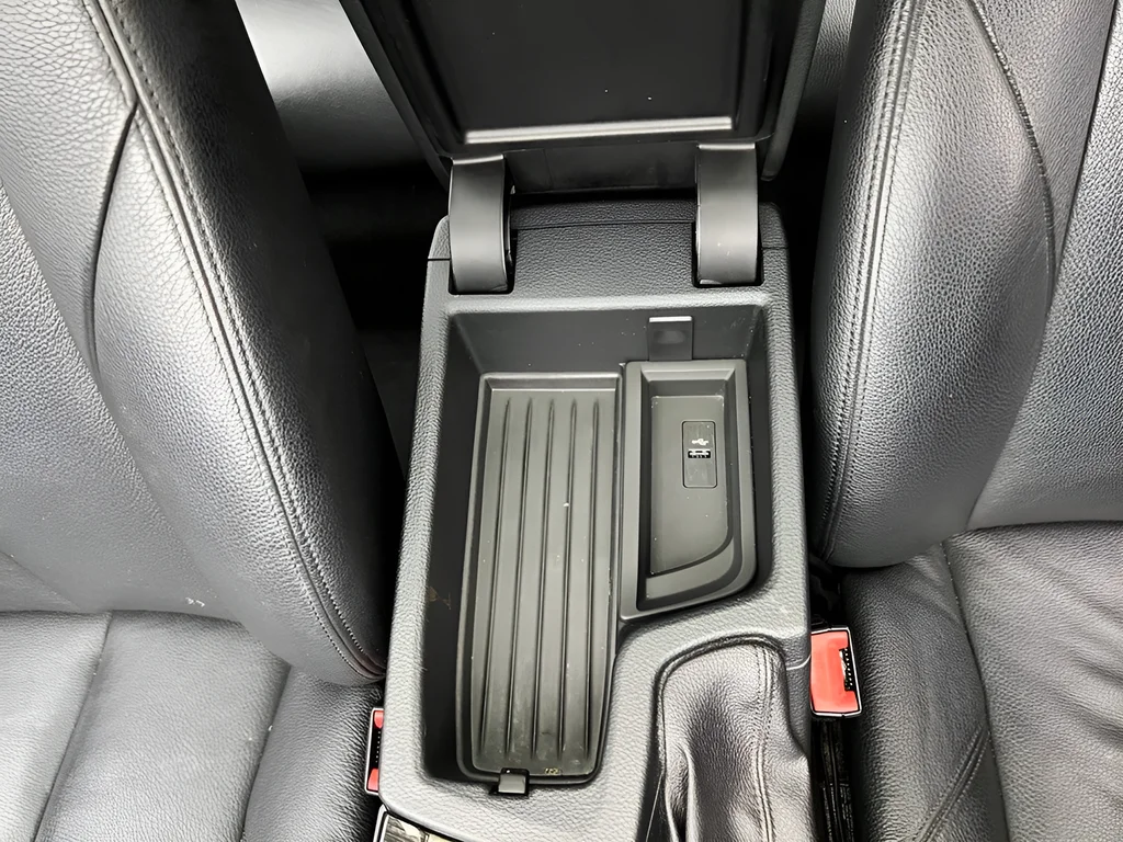 Used 2018 White Metallic BMW 320i xDrive image 17