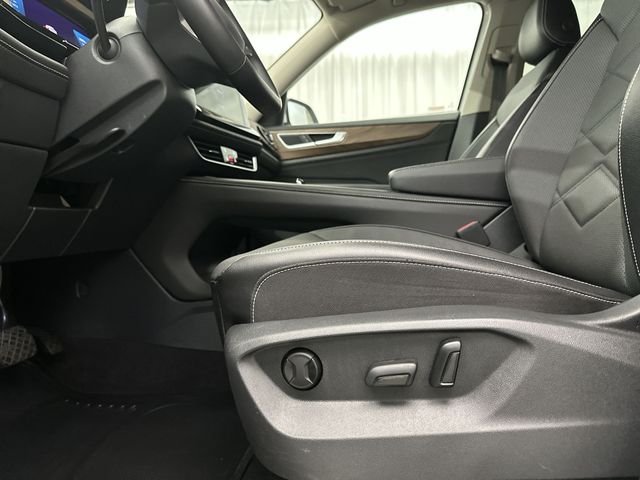 Used 2024  Volkswagen 2.0T SE w/Technology image 18