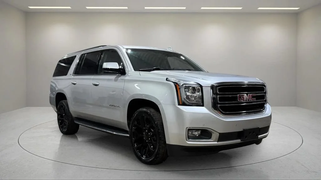 Used 2019 QUICKSILVER METALLIC GMC SLT image 3
