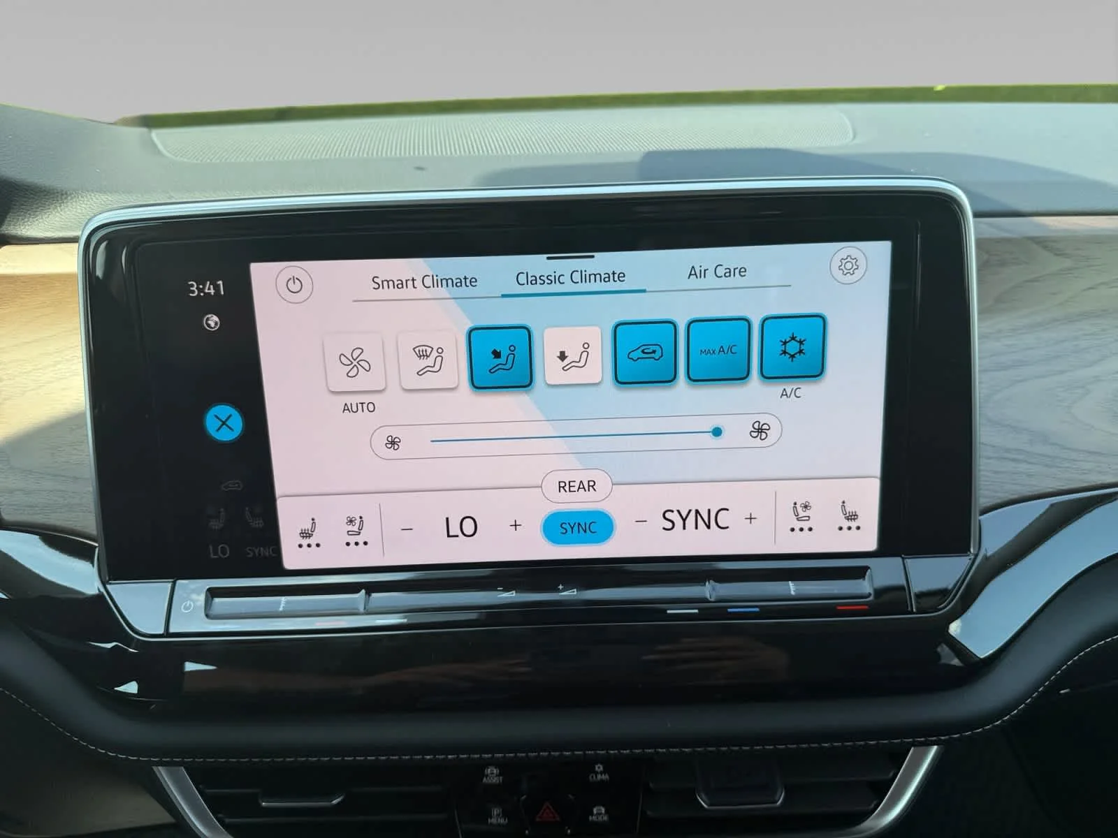 2026 Volkswagen Atlas SE w/Tech - Photo 17