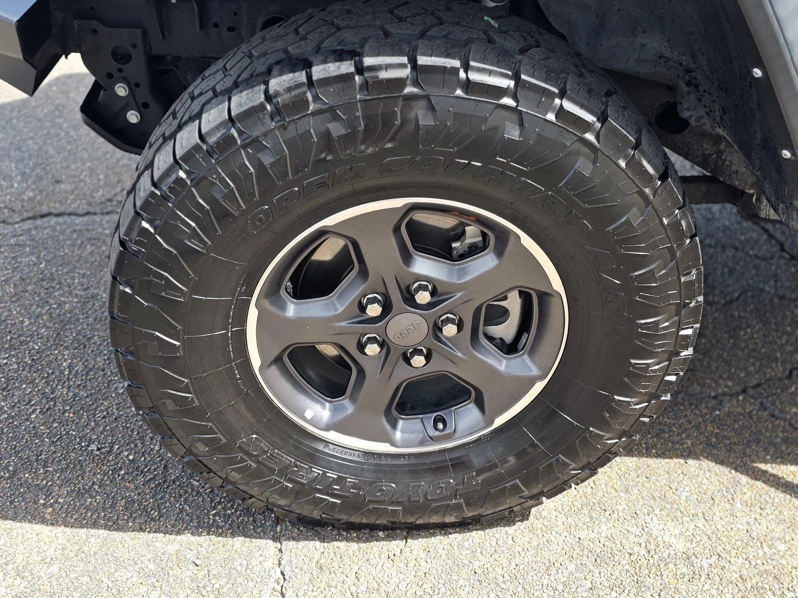 Used 2022 Granite Crystal Metallic Clearcoat Jeep Rubicon image 32