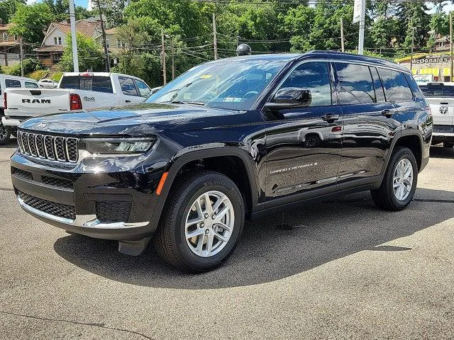 New 2026 Diamond Black Crystal Pearl-Coat Exterior Paint Jeep Laredo X image 2