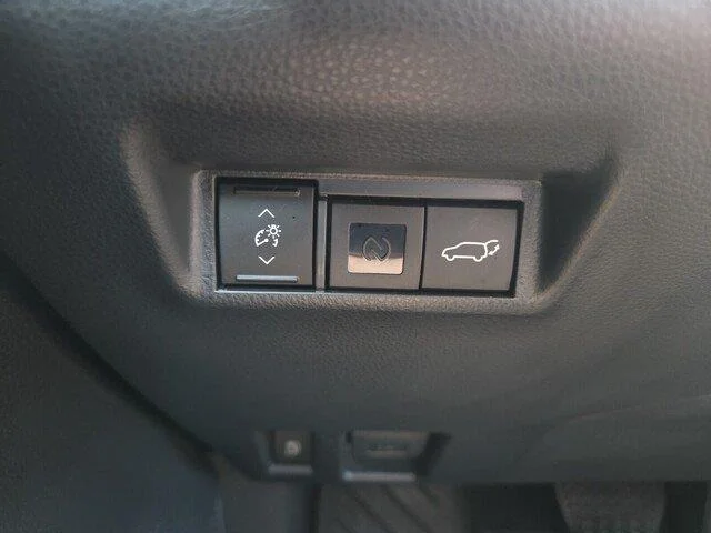 Used 2026 Ice Cap Toyota XLE Premium image 12
