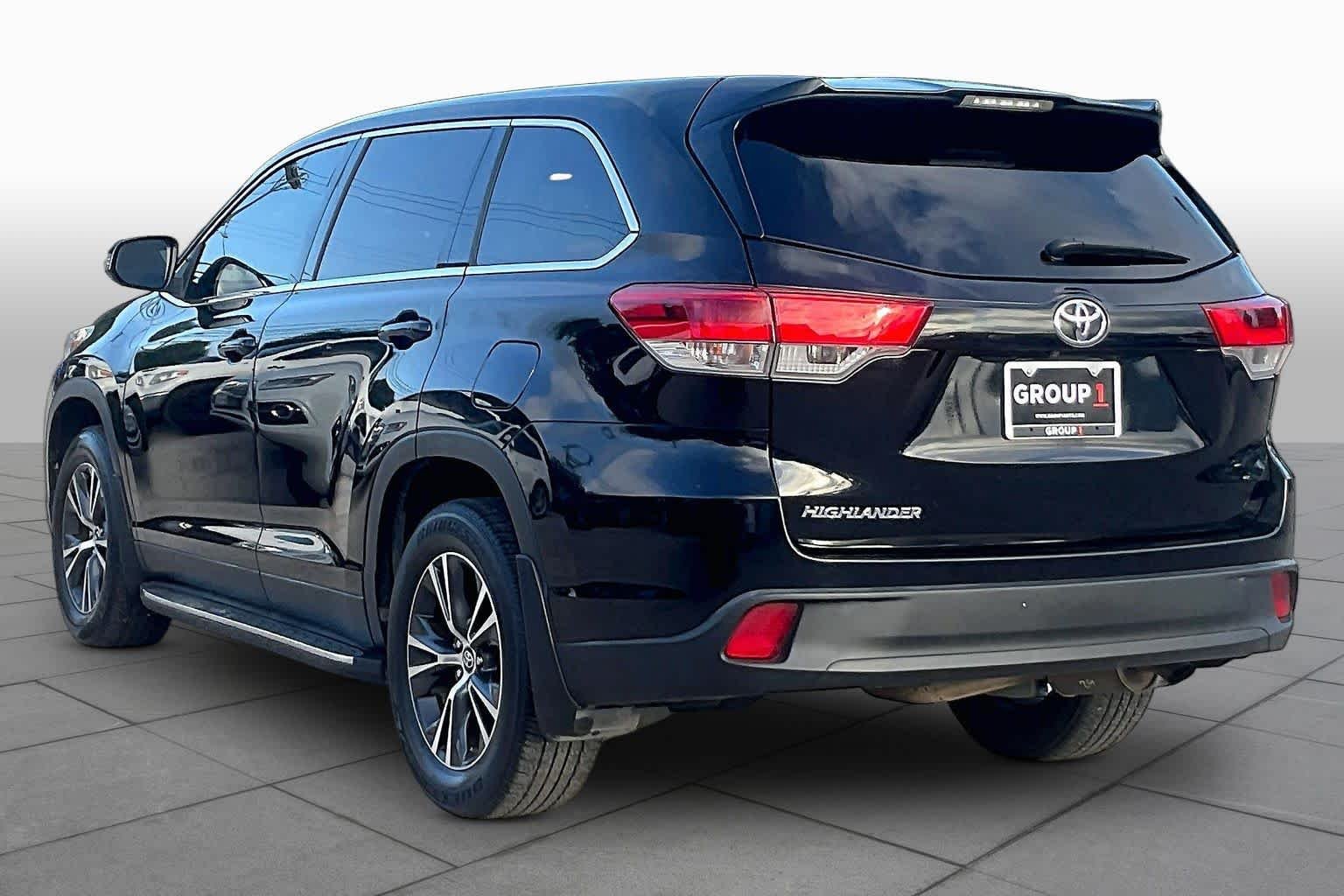 Used 2019 Midnight Black Metallic Toyota LE image 12