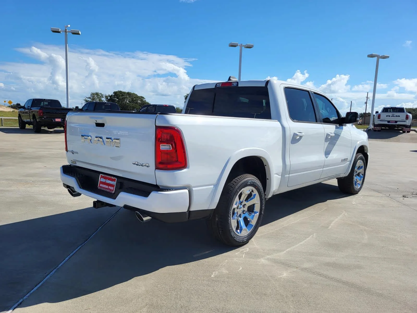 New 2026 Bright White Clear-Coat Exterior Paint RAM Lone Star image 5