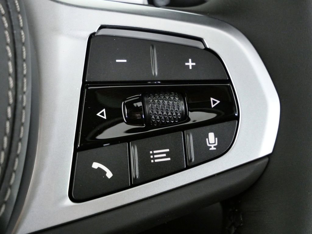 Used 2026 Skyscraper Grey Metallic BMW xDrive40i image 43