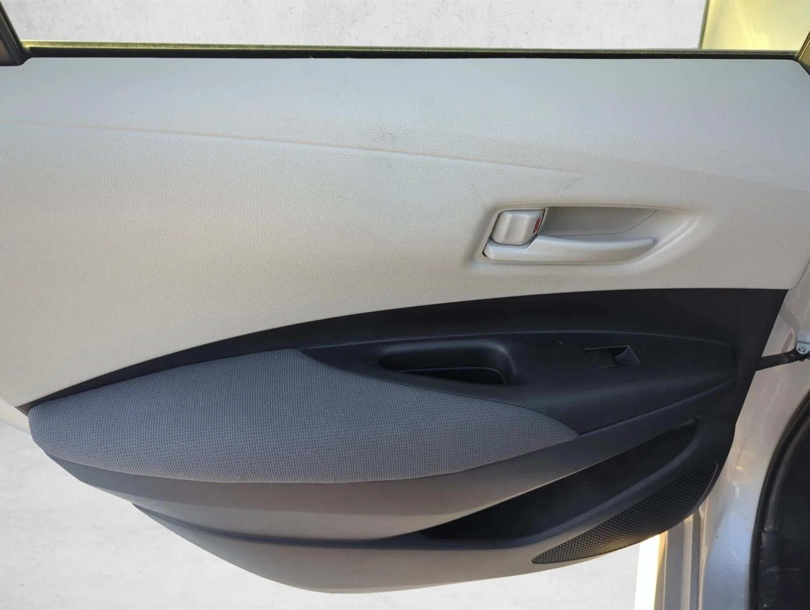 Used 2025 Classic Silver Metallic Toyota LE image 8